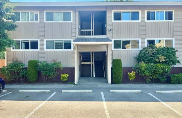 725 9th Ave S, Unit 202, Gallery 1
