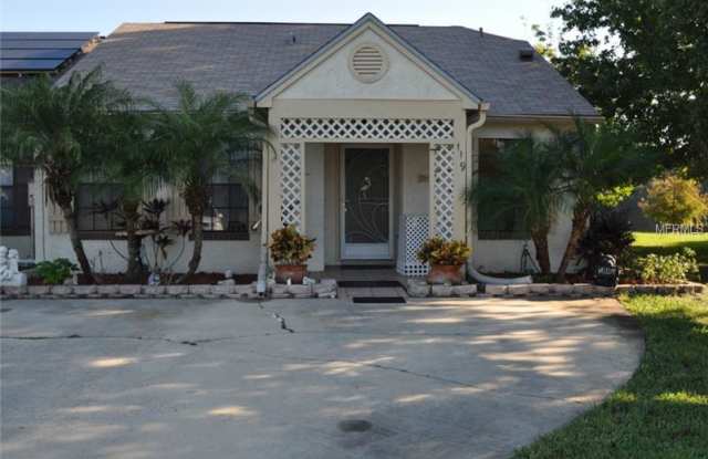 WATERFRONT Villa in Mayfair Meadows - 119 Dresdan Court, Sanford, FL 32771