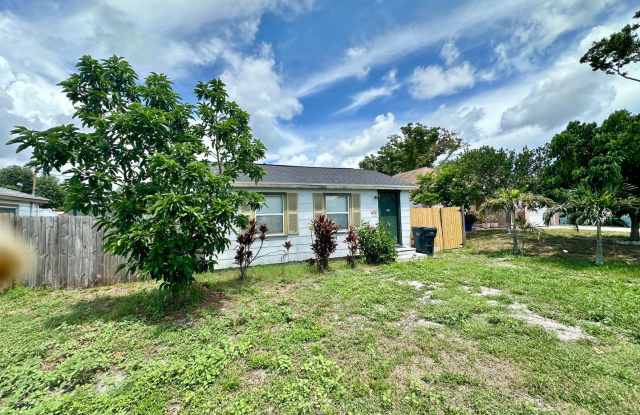 Charming 2BR/1BA St. Pete Home, Available Now! photos photos Charming 2BR/1BA St. Pete Home, Available Now! photos photos