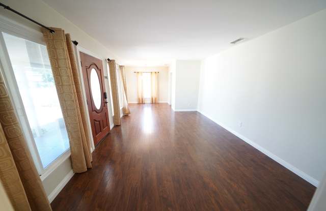 11252 Delano Street Gallery 3
