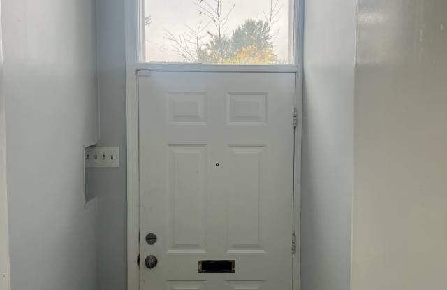 520 East North Avenue - - Gallery 1