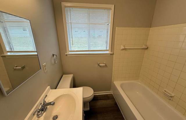 2 bedroom, 1 bath Gallery 3