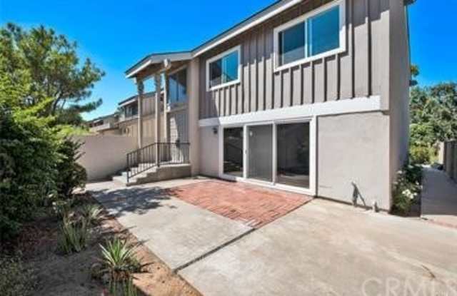 4711 Royce Road Gallery 2