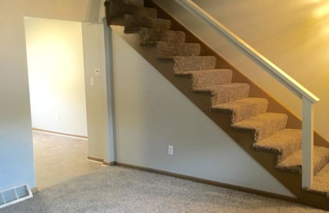 6321 Ash Ave - 6321 Ash Avenue, Raytown, MO 64133