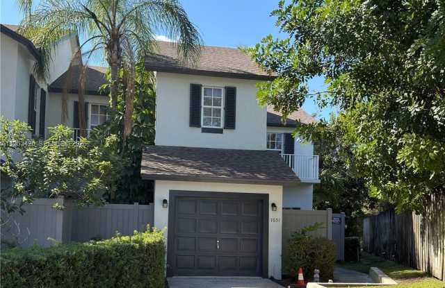 1651 Hawthorne Pl photos photos