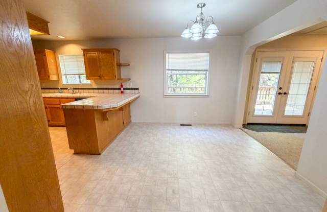 $1,000 MOVE IN SPECIAL OFF FIRST MONTHS RENT. Gallery 4