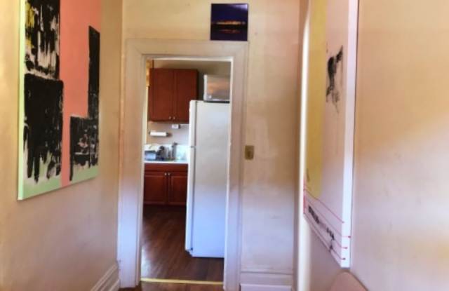 1008 E John st 3 Gallery 2