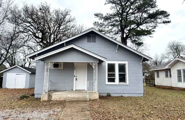 620 C Street Southeast - 620 C Street Southeast, Ardmore, OK 73401