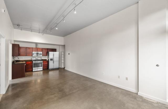 Columbia Heights Loft  | 2 Bed | 2 Bath | 850 Sf | Private Balcony | 1 Assigned Garage Parking Space Gallery 4