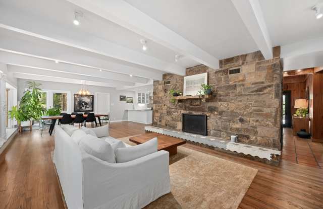 907 Crystal Creek Drive Gallery 2
