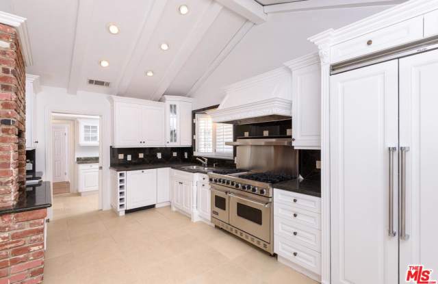 2628 MANDEVILLE CANYON Road Gallery 2