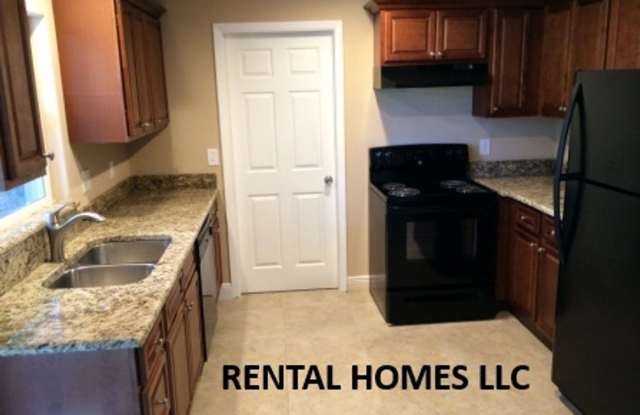 Beautiful Single Family Home with 1,585 total square feet, Remodeled a few years Ago Gallery 4