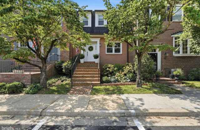 6328 GOLF COURSE Square Gallery 3