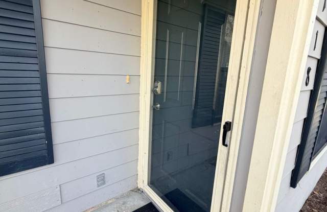 Cozy Wisteria Court photos photos