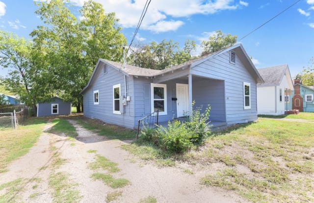818 N Virginia Street - 818 North Virginia Street, Terrell, TX 75160