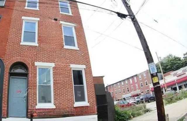 6 bedroom, 3 bathroom home FOR RENT photos photos