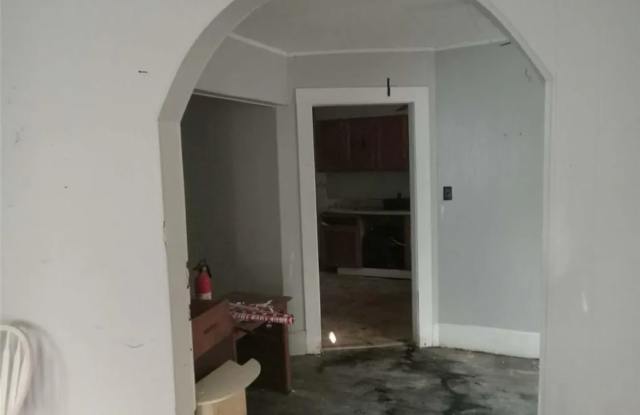 Fixer Upper with Character! $590 month $1,400 down Gallery 3