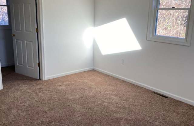 10 N Lakeside Ave  - Unit 2 Gallery 2