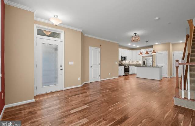 1304 RIBBON LIMESTONE Terrace SE Gallery 2