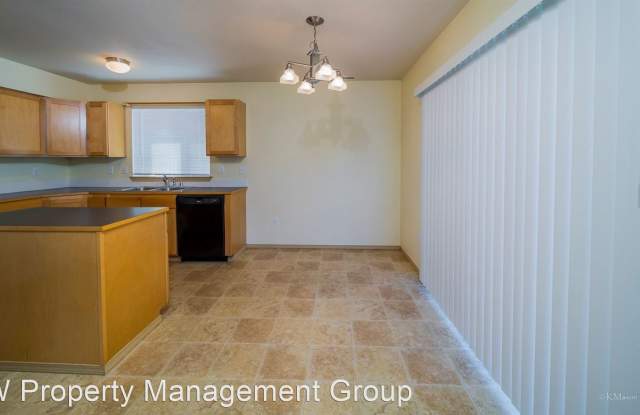 4913 104th PL NE Gallery 3