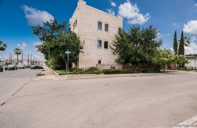 1202 S Flores St - 1202 S Flores St, San Antonio, TX 78204