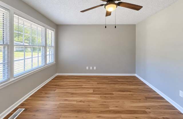 Charming 3-bedroom home conveniently located in Southeast Columbia! Gallery 3
