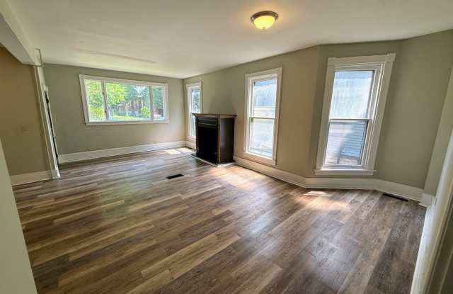 490 Linwood AvenueUnit 1 (Lower) Gallery 1