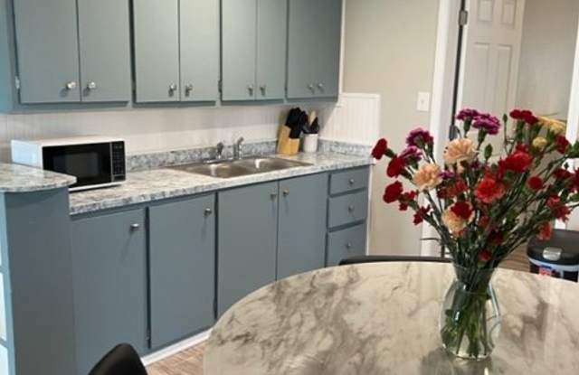 300 W 16th St - 300 West 16th Street, Ada, OK 74820