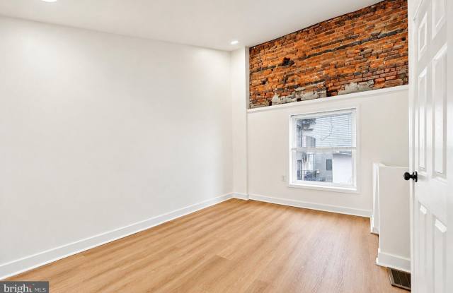 109 W THOMPSON Street Gallery 1