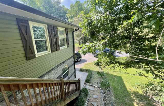 225 Darnell Lane Gallery 2