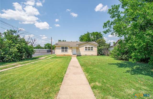 2116 W Avenue D photos photos
