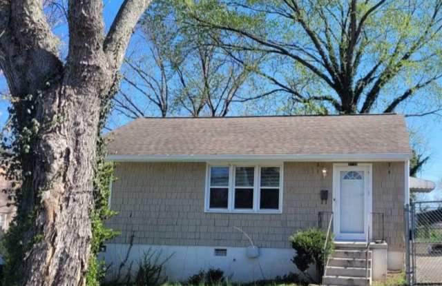 Remodeled, pet-friendly 2br/1ba house with fenced yard photos photos