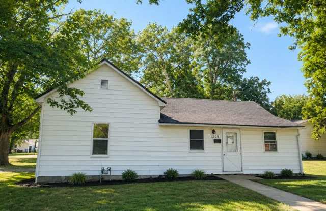COMING SOON: CUTE 2 BEDROOM / 1 BATHROOM HOUSE IN LAMAR MO!!! photos photos