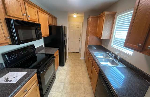 SIGN A LEASE TODAY & GET 1/2 OFF YOUR DEPOSIT! BRIDGEWATER HOME PRE-LEASING FOR AUGUST 2 2027! Gallery 4