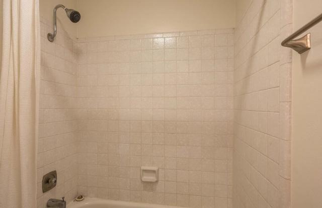 555 Seaver Dr Gallery 3
