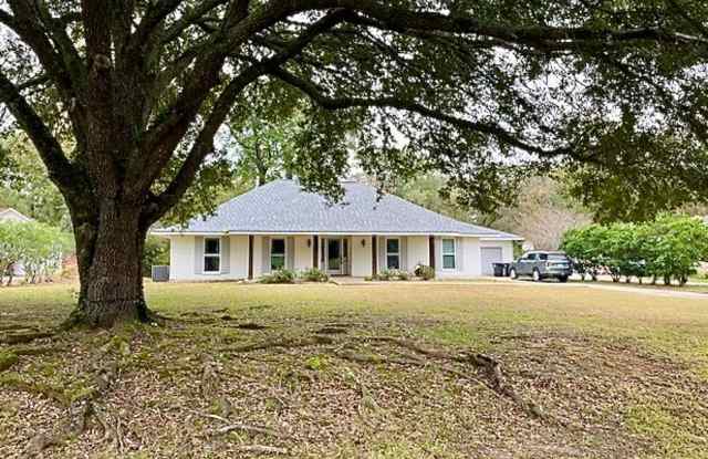 Beautiful 4 bed home in Excellent Location, off Airline Hwy minutes from new Woman's Hospital photos photos