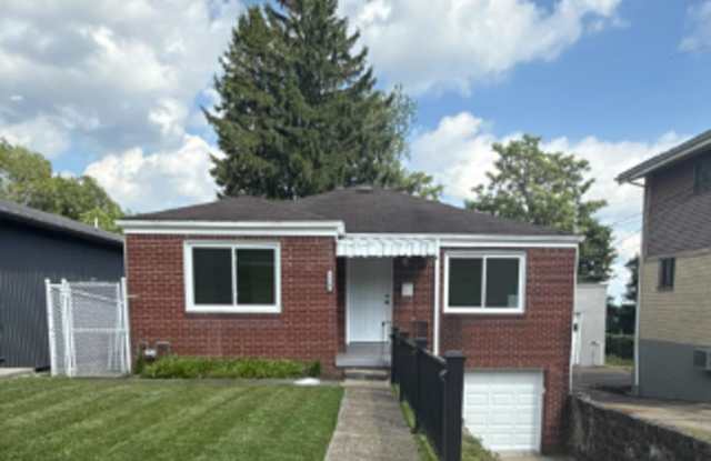 Adorable 3 Bedroom, 2 Bathroom Home with Garage & Off-Street Parking photos photos