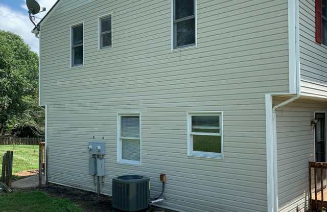 3 Bedroom 2.5 Bath Duplex Gallery 3