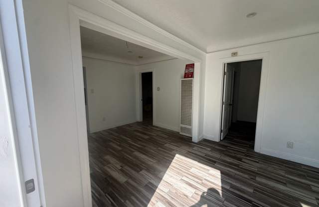 ☀️Newly Remodeled 2 Bed / 1 Bath Apartment Unit  – Great Layout photos photos