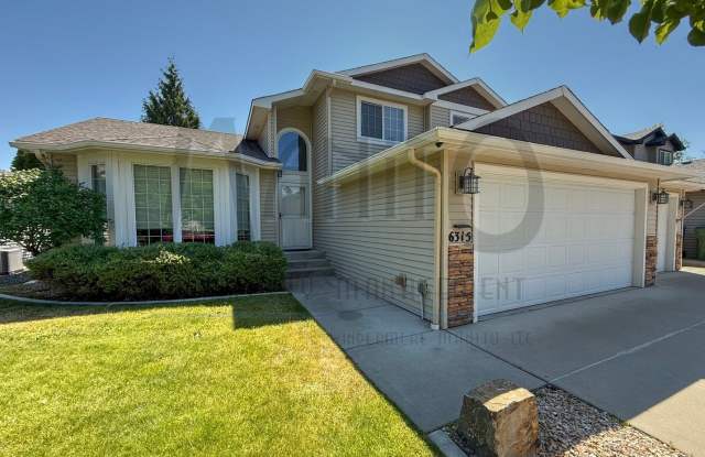 **COMING SOON** Spacious Eagle Ridge Home Gallery 1