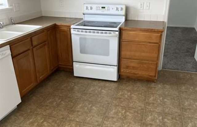 1196 Southeast Freedom Circle - 1198 Gallery 4