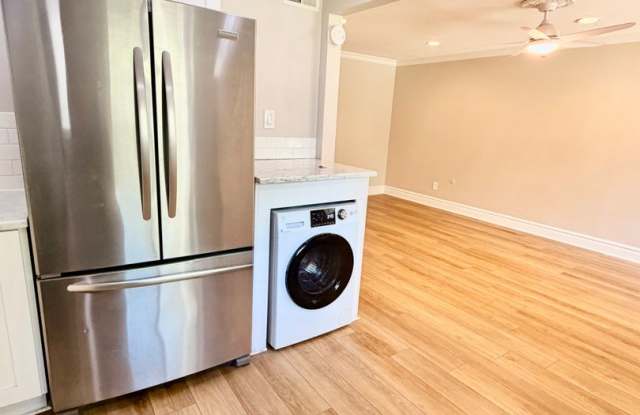 Stylishly Updated 2BR Townhome Near City Park Denver Gallery 4