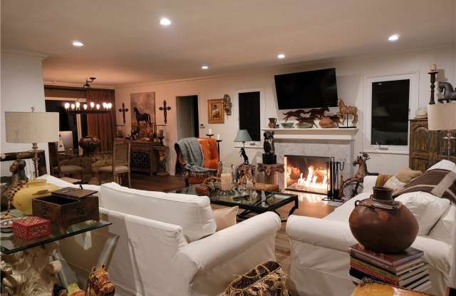 260 Churchill Glen Gallery 3
