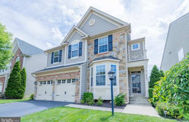 8727 RALEIGH Mews Gallery 4