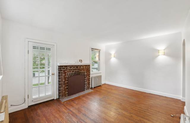 4811 Calvert Road Gallery 2