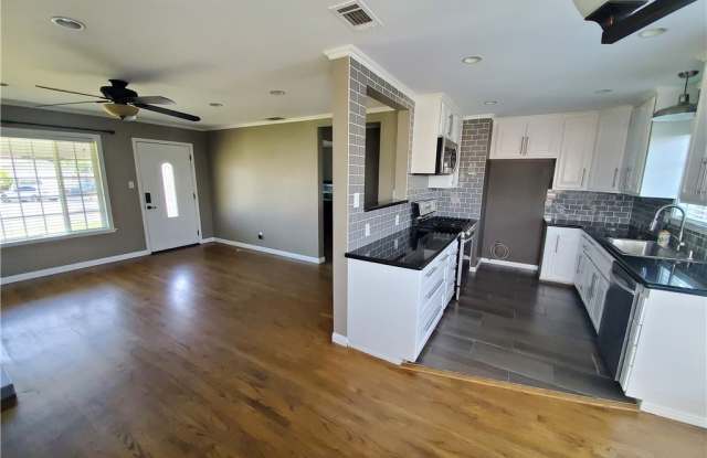 5511 Cuba Circle Gallery 3