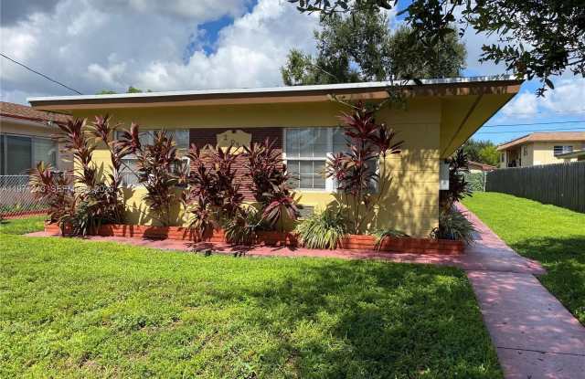 2031 NE 167th St photos photos