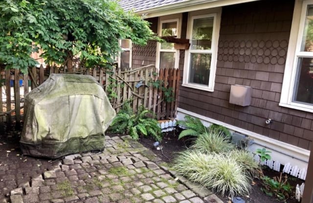 2829 Prosch Ave W - 2829 Prosch Avenue West, Seattle, WA 98119