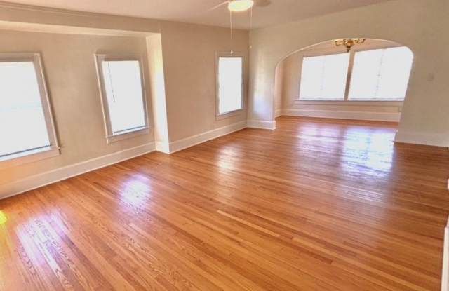 2 Bed 2 Bath Duplex in Riverside – Move-In Ready with in unit Washer  Dryer! Private Owner - 3522 Pine Street, Jacksonville, FL 32205