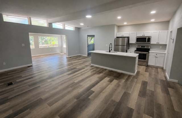Stunning Riverfront 3BR/2BA Home on the Scenic Withlacoochee River! Gallery 3